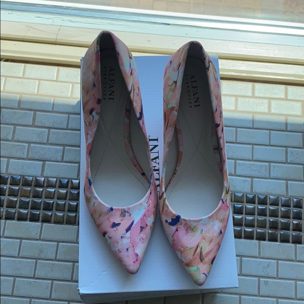 Alfani Jeules Floral Pointed Toe Pumps